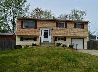 3 Remington Ave, Selden, NY 11784