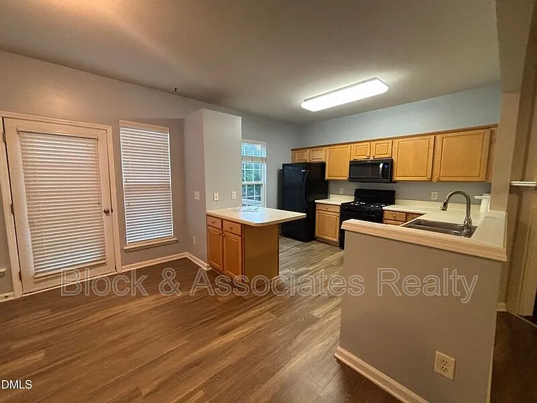 7252 Corvette Ct — Photo 28