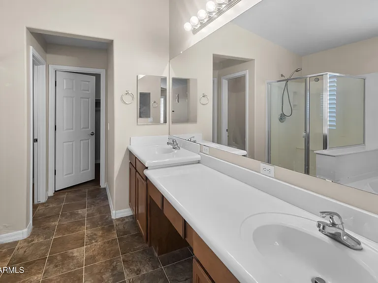 2501 S 255th Dr — Photo 18