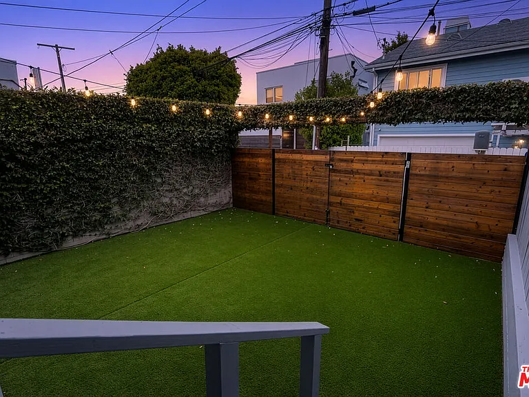 806 Navy St — Photo 20