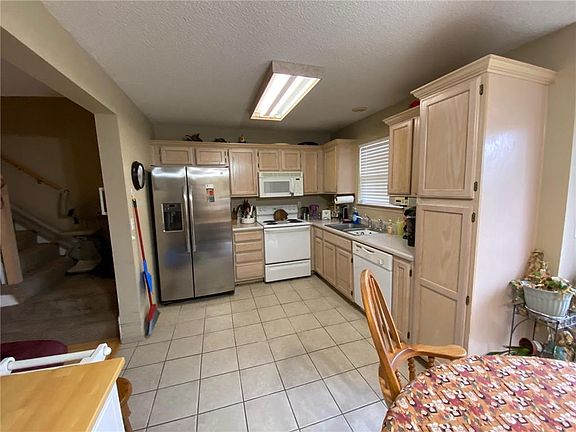 5th image of 1402 SE Lexington Ave