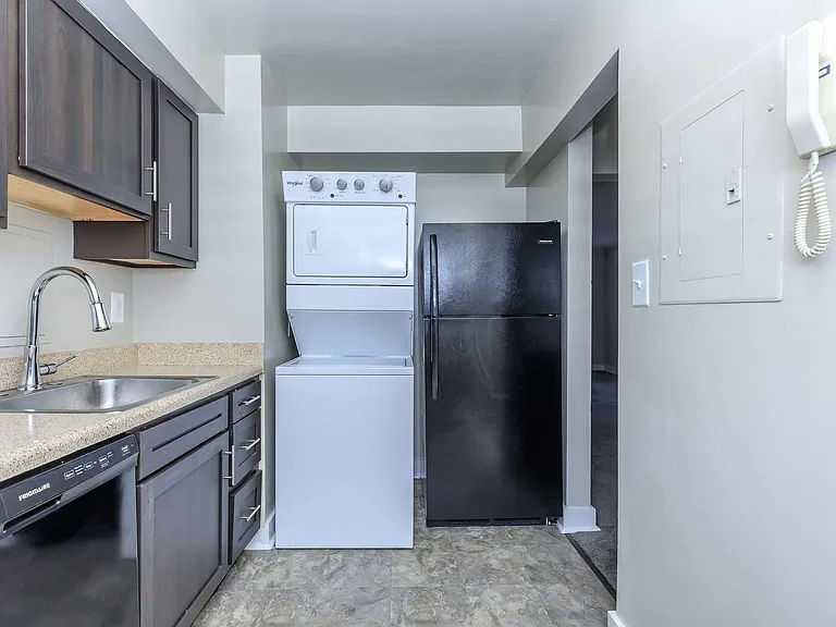 6004 Parkland Ct — Photo 6