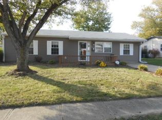 831 Edgewood Dr, Mooresville, IN 46158
