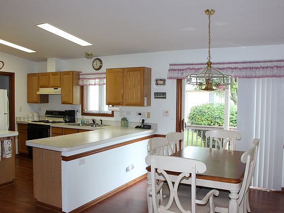 5th image of 8 Devonshire Ct