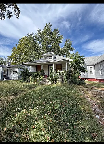 1096 W Green St Photo 1