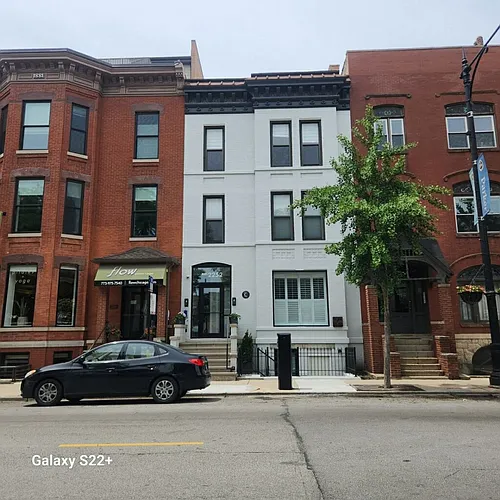2252 N Clark St Photo 1