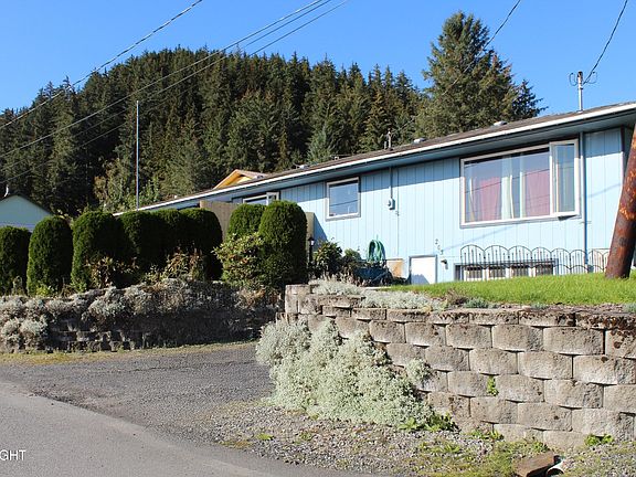 4th image of 203 3rd St