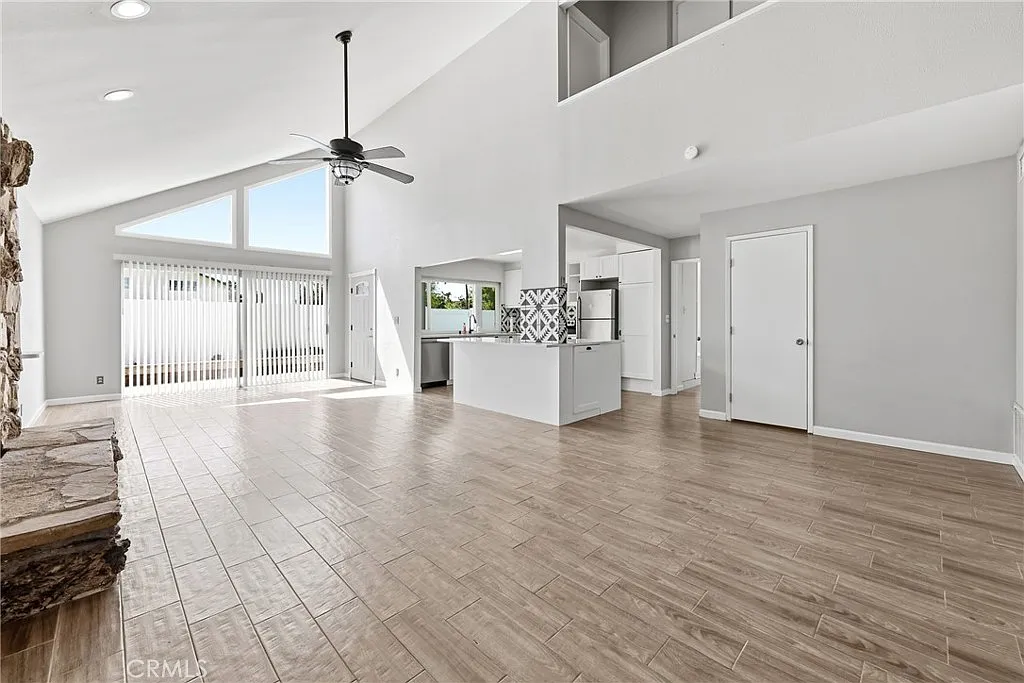 5 bed, 1948 sqft, $5,350 — Photo 2