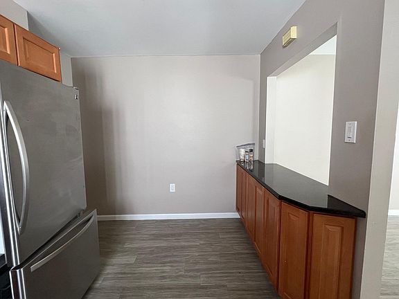 4th image of 260 Hillman Ave #1L