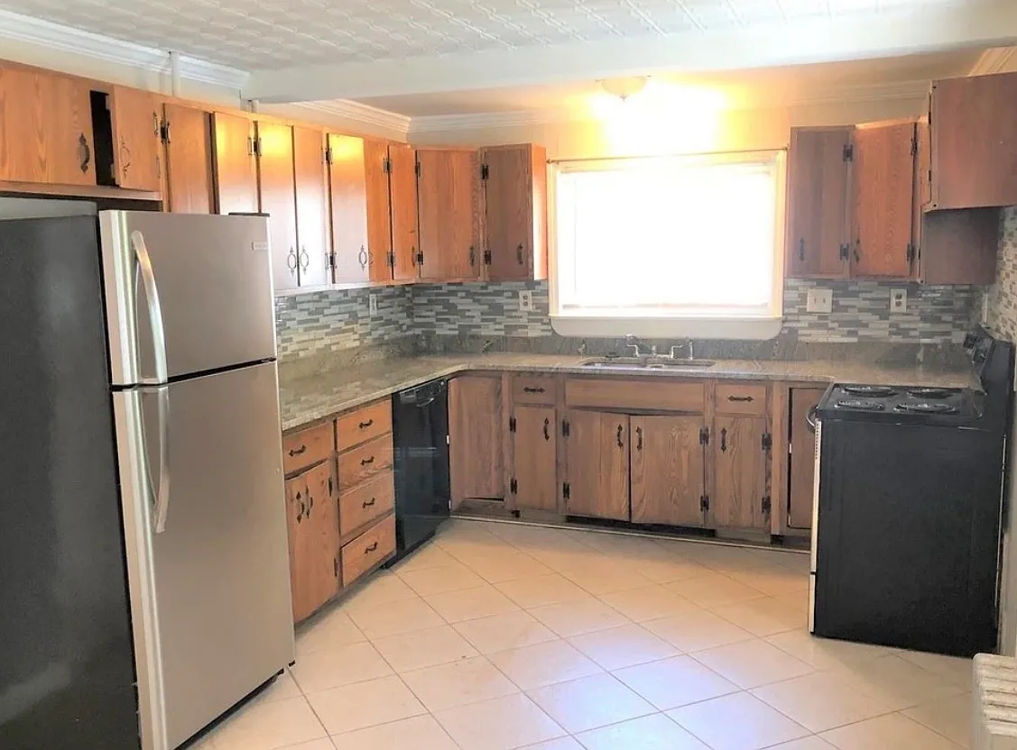 4 bed, 1968 sqft, $2,650 — Photo 4
