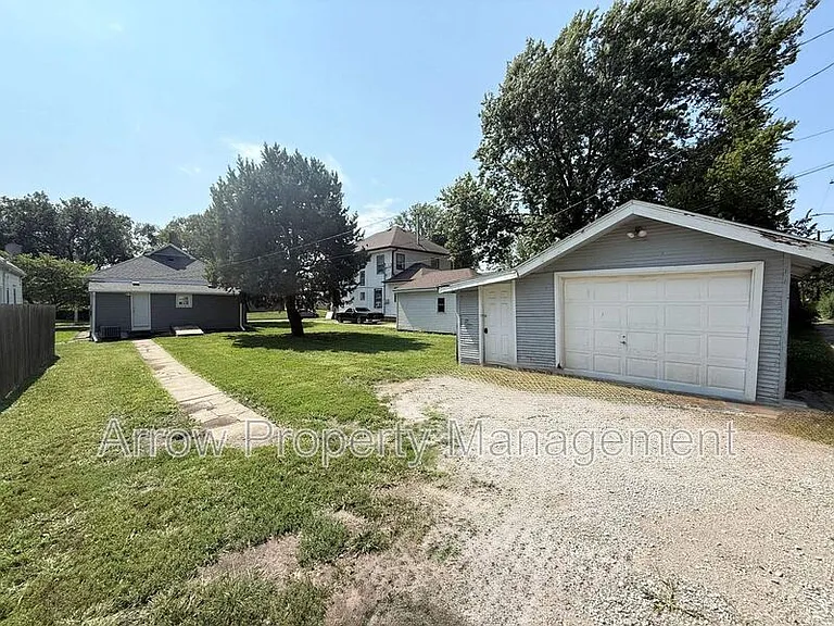 2970 Starr St — Photo 11