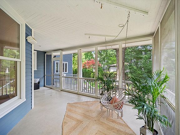 3rd image of 555 Cherry St