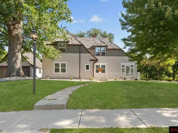 212 Oak Knoll Blvd, Mankato, MN 56001