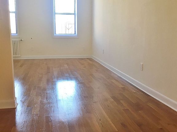 4th image of 4302 42nd St