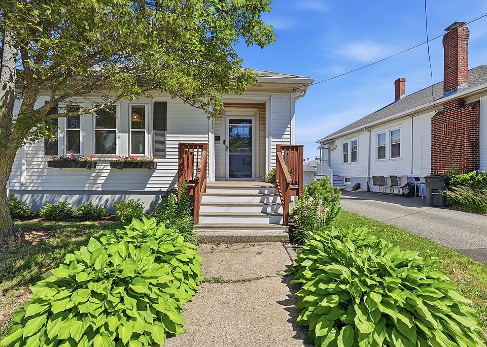1st image of 330 Sea St