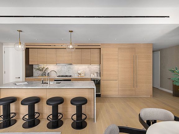 4th image of 215 W 28th St APT 17B