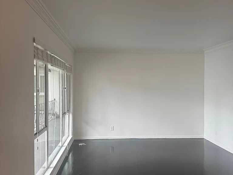 2269 N Beachwood Dr #202 — Photo 45