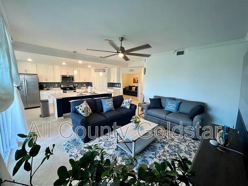 2 bed, 2.0 bath, 1366 sqft, $1,945 — Photo 2