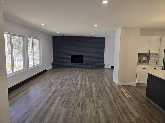 2nd image of 2666 Fontaine Trl