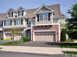 78 Park Place Cir, West Hartford, CT 06110