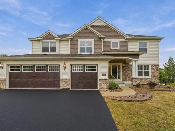 2109 Rock Ridge Cir, Shakopee, MN 55379