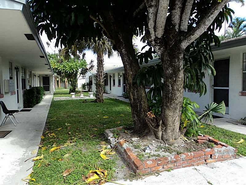 1st image of 709 SW 15th St