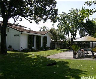 3rd image of 7025 Walnut Woods Dr