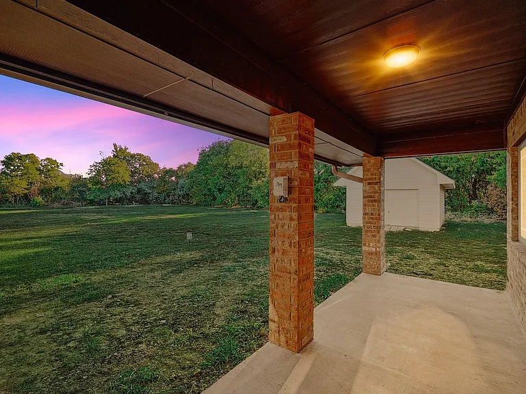 15305 Plum Ln — Photo 39