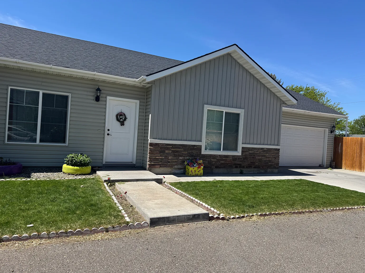 3 bed, 1408 sqft, $2,050 — Photo 2