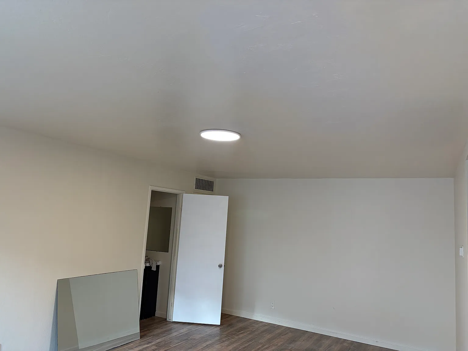 3 bed, 1.5 bath, 1138 sqft, $4,000 — Photo 4
