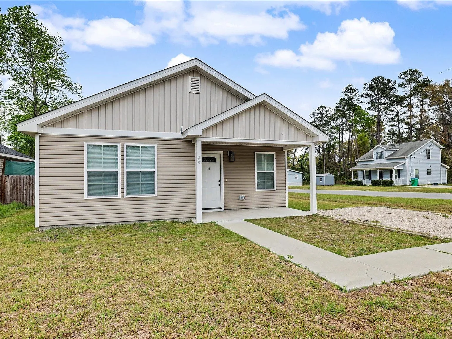 3 bed, 2.0 bath, 1341 sqft, $1,695 — Photo 3