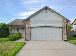 629 High Plains Cir, Maize, KS 67101