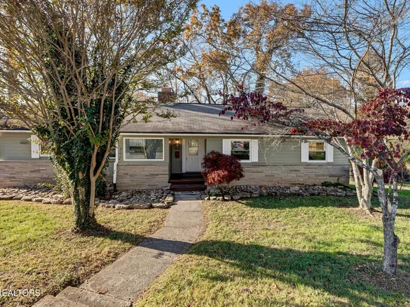 102 Nolan Rd, Oak Ridge, TN 37830