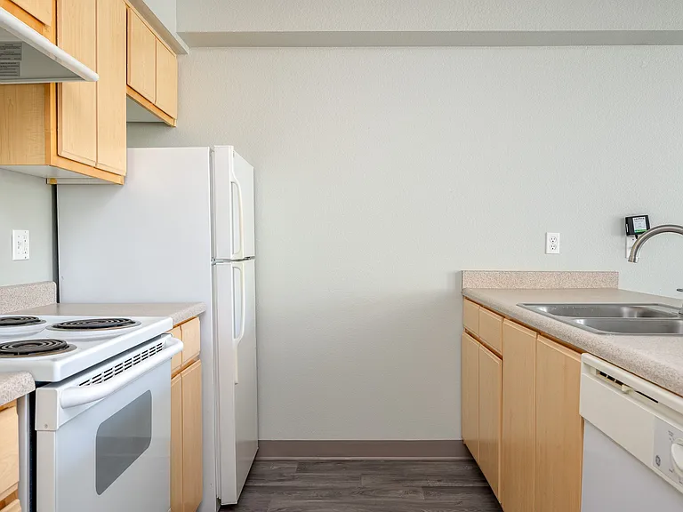 10th Street | Kitchen