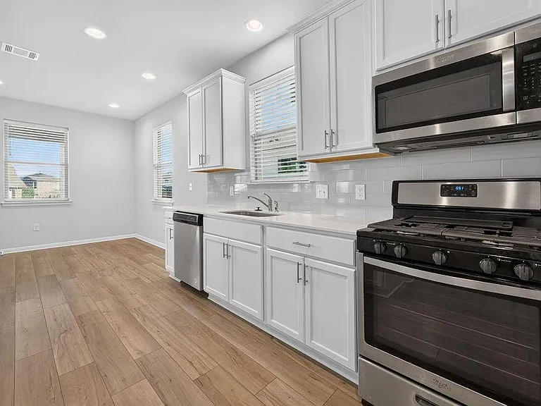 320 Rend Dr — Photo 13