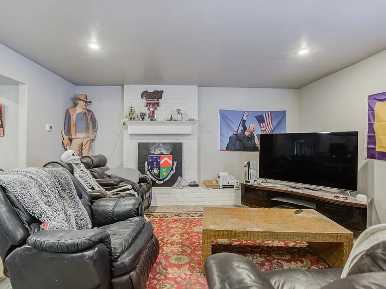 4320 52nd St #B — Photo 4