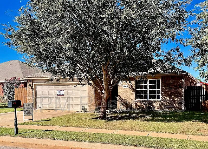 3 bed, 2.0 bath, 1413 sqft, $1,675 — Photo 2