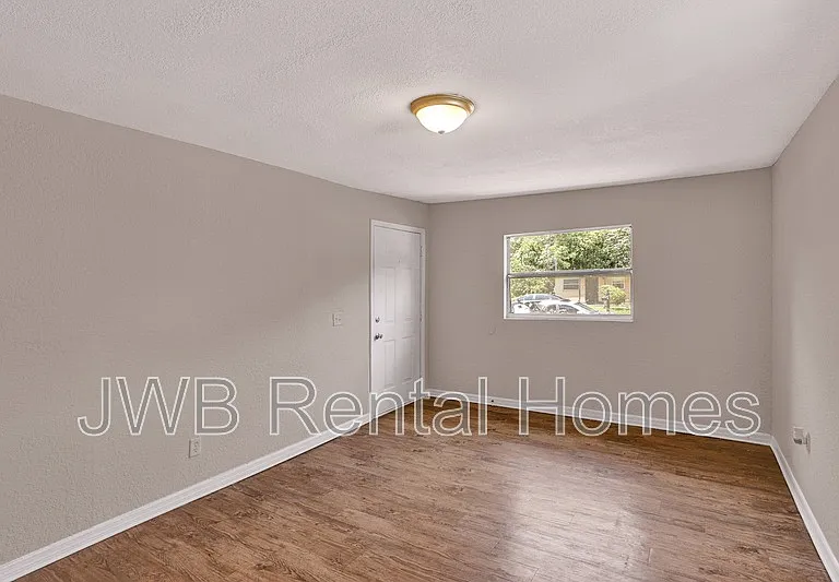 2262 Kingston St — Photo 6