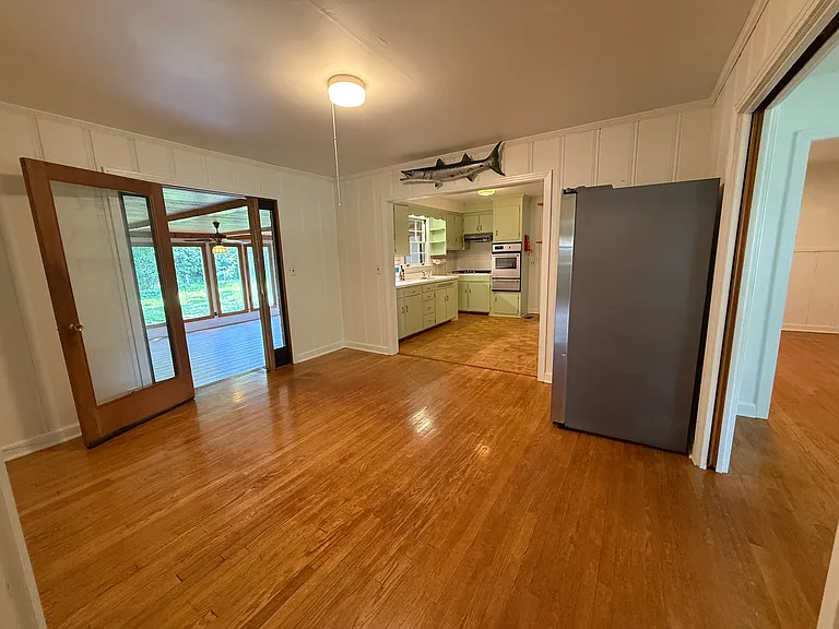 1007 Fowler St — Photo 11