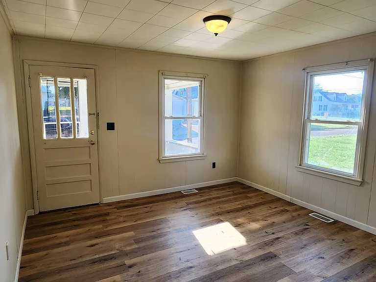 2405 Monroe Ave — Photo 5