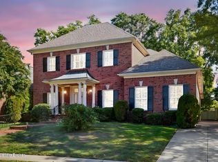 215 Coralberry Rd, Louisville, KY 40207