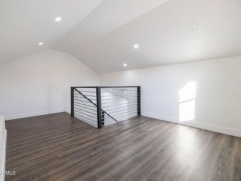 326 N 17th Dr — Photo 37