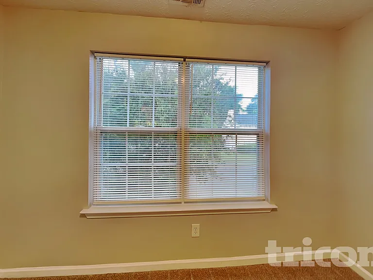 1047 Winterglen Way — Photo 9