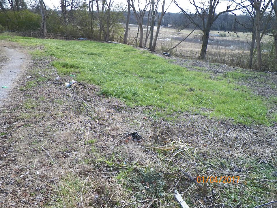2nd image of 1096 N Main St