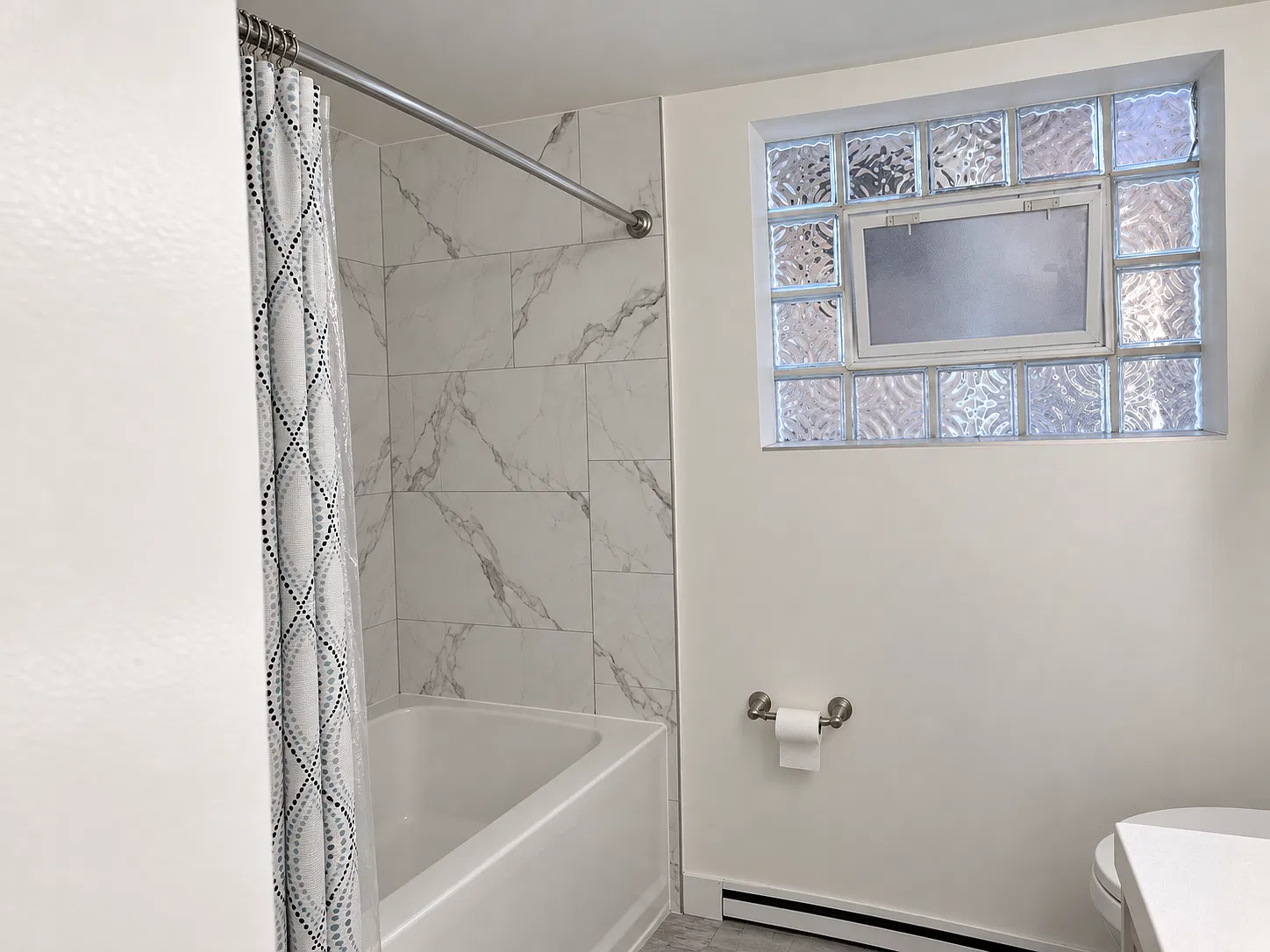 2 bed, 750 sqft, $1,700 — Photo 3