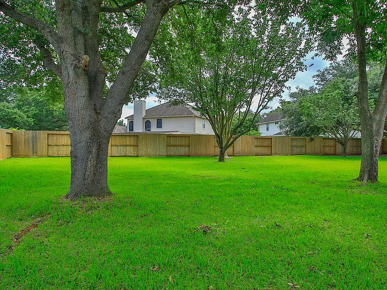 10314 Cliff Haven Ct — Photo 37