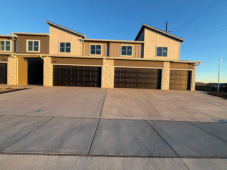 2420 E Caolinn Pl — Photo 1