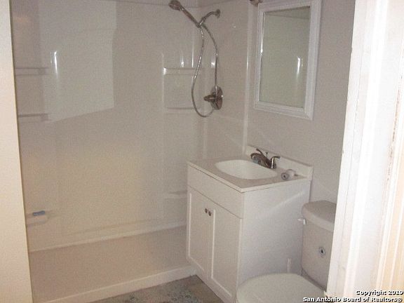 4th image of 3626 W Poplar St