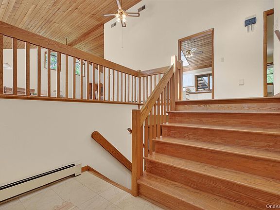3rd image of 31 Deer Ridge Road