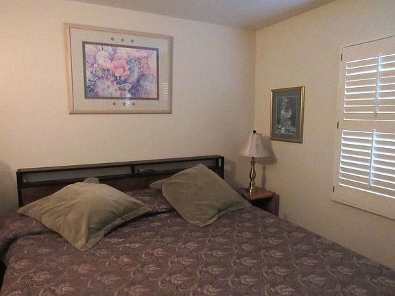 A very comfortable king memory foam/topper configuration guarantees a good night's rest!